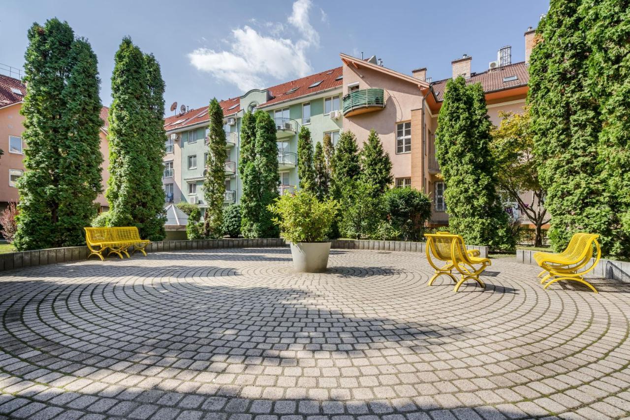 Beautiful Three Bedrooms Apartment With Free Parking Close To The Danube Coast Будапеща Екстериор снимка