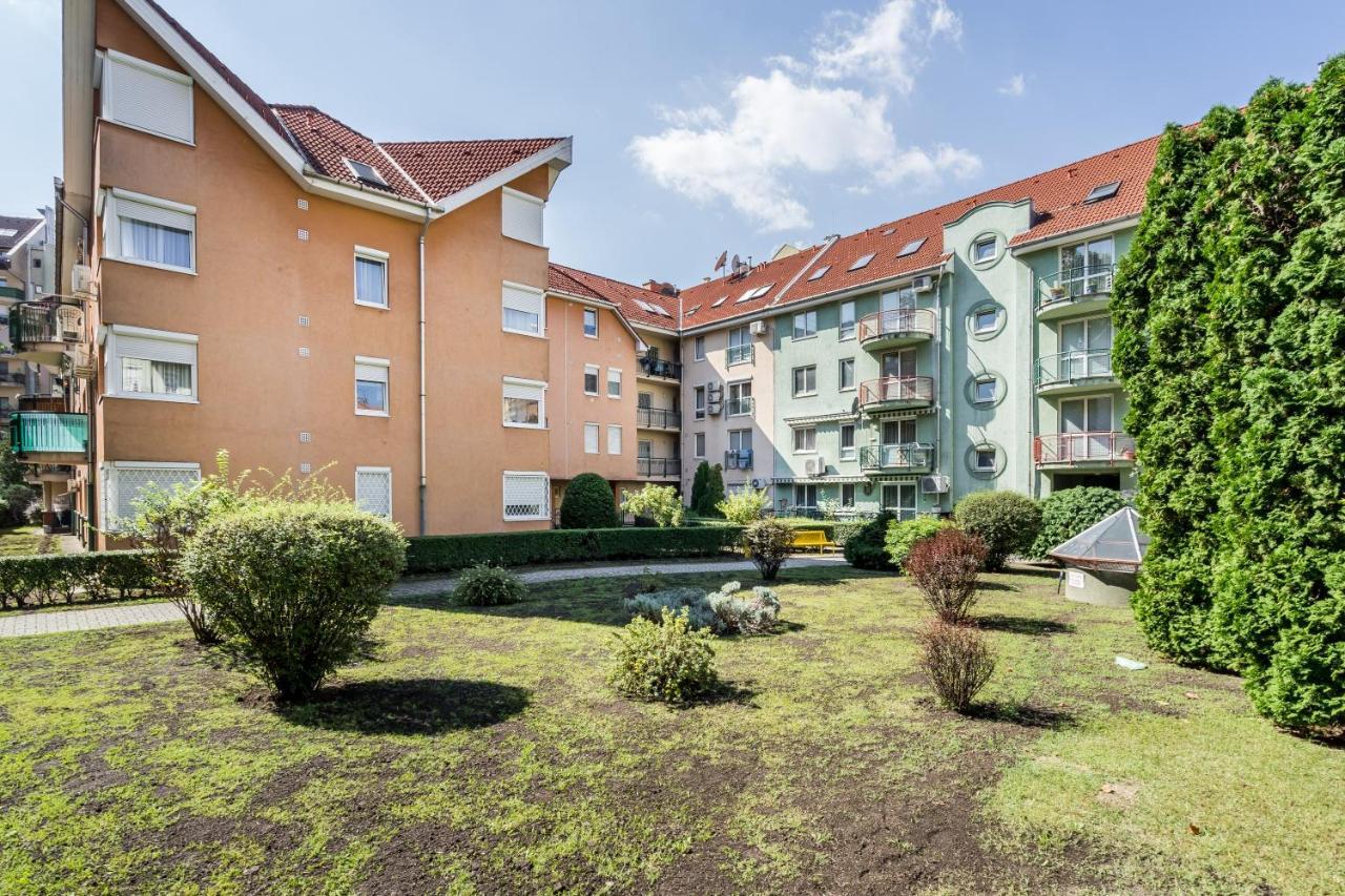 Beautiful Three Bedrooms Apartment With Free Parking Close To The Danube Coast Будапеща Екстериор снимка