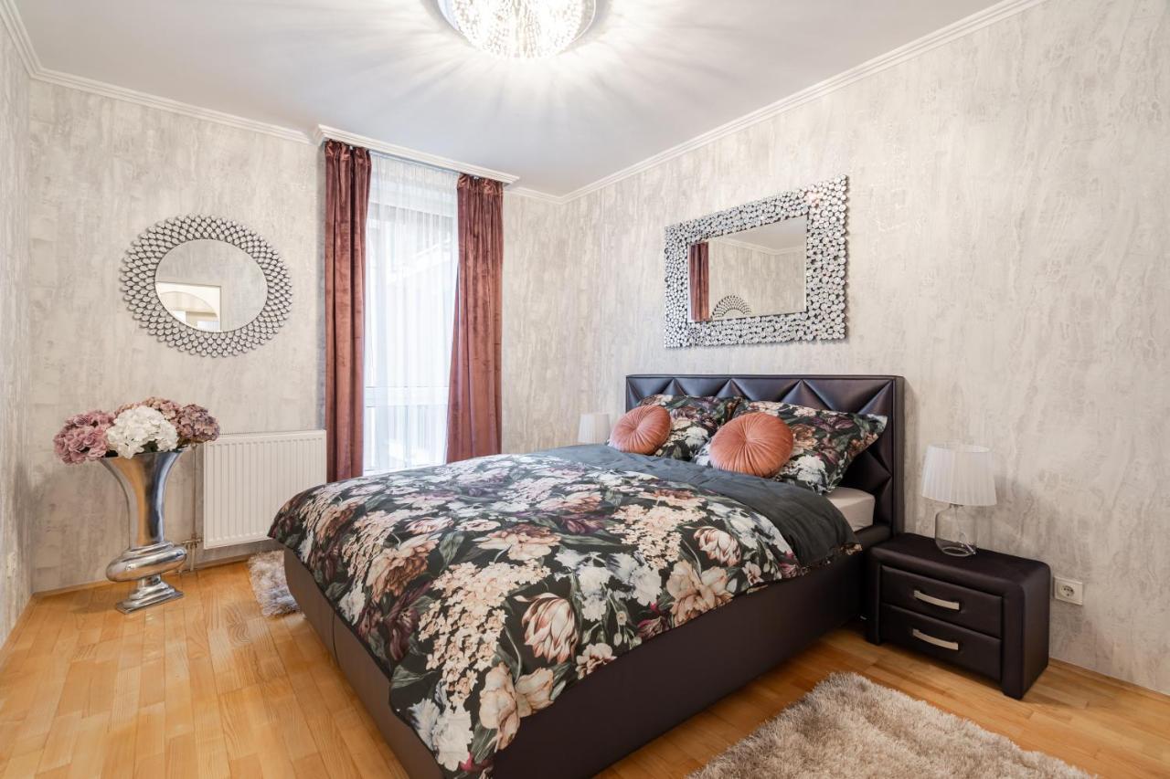 Beautiful Three Bedrooms Apartment With Free Parking Close To The Danube Coast Будапеща Екстериор снимка