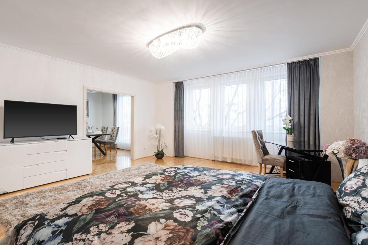 Beautiful Three Bedrooms Apartment With Free Parking Close To The Danube Coast Будапеща Екстериор снимка