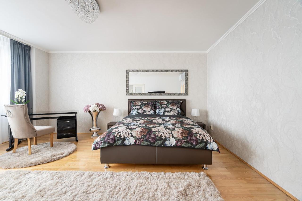 Beautiful Three Bedrooms Apartment With Free Parking Close To The Danube Coast Будапеща Екстериор снимка