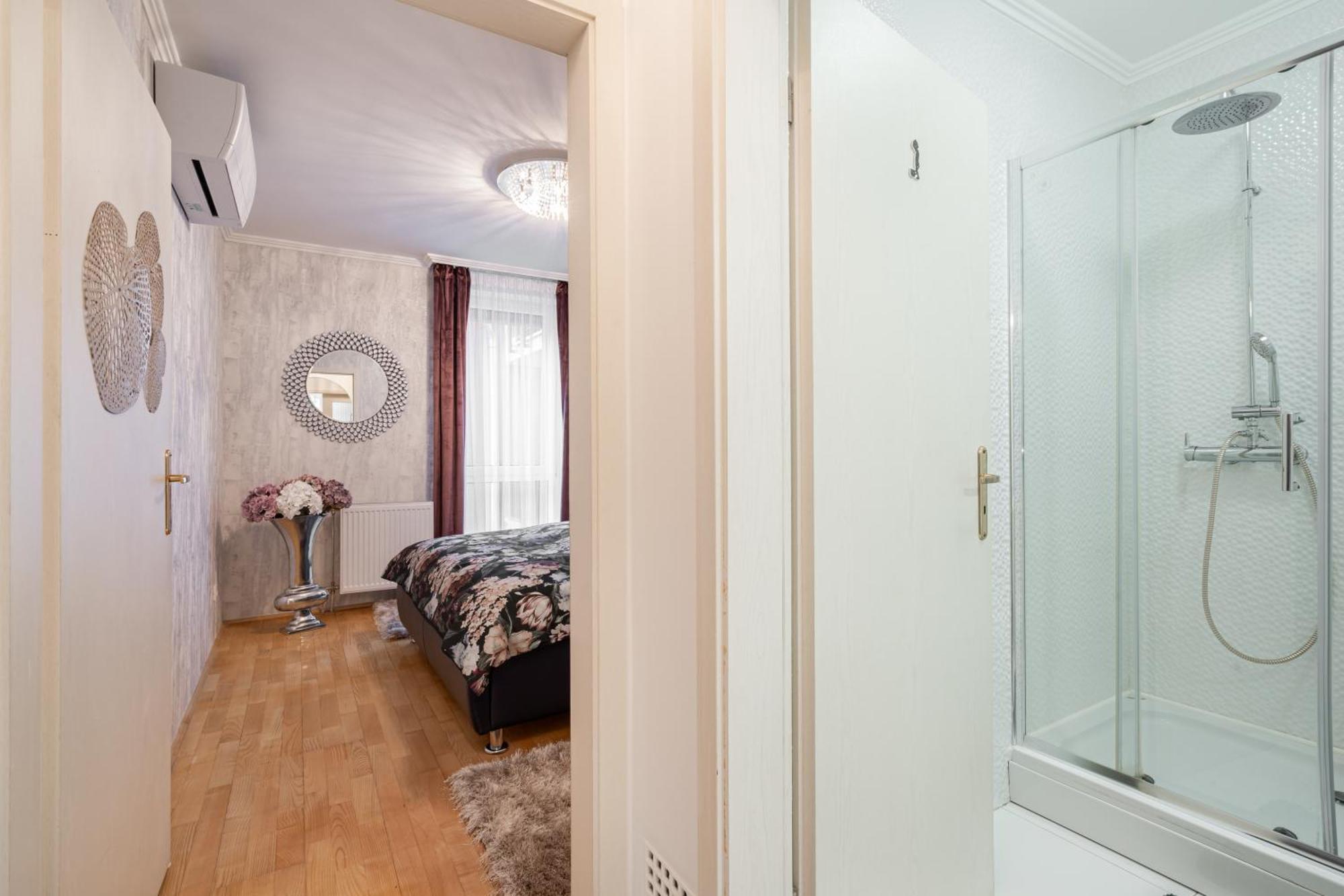 Beautiful Three Bedrooms Apartment With Free Parking Close To The Danube Coast Будапеща Екстериор снимка